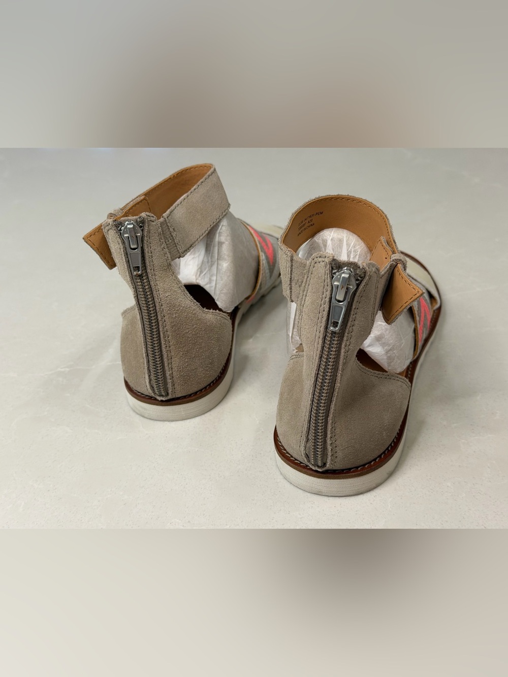 Frye & Co. Port 2 Band Flat Sandals Peach Multicolor Chevron Suede 8.5M - Picture 4 of 9